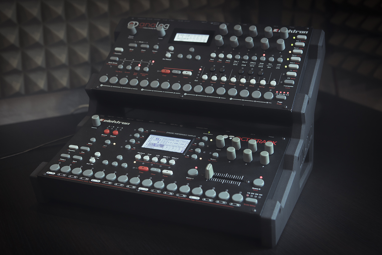 Elektron Stands 02.jpg