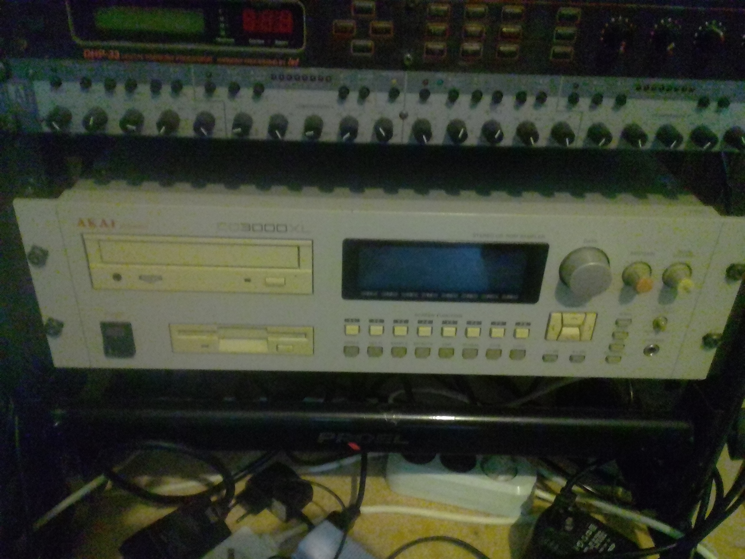 AKAI 1.jpg