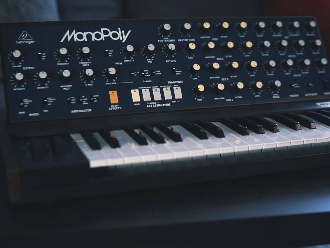 Behringer MonoPoly.jpg