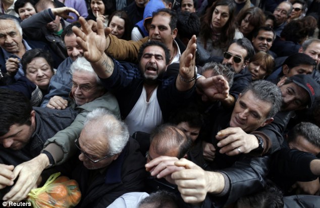 crowd1.jpg