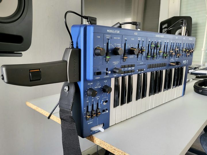 226326