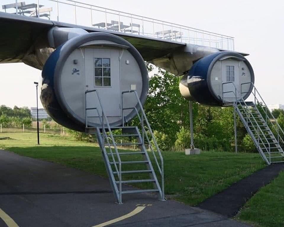 243570