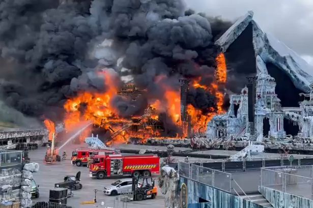 0_MBP_CHP_160725Tomorrowland-festival-main-stage-engulfed-in-flames-as-blaze-breaks-out_31239.jpg